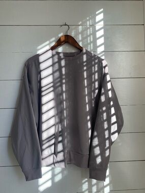 Under Armour Women's Crewneck Sweatshirt in Light Gray
